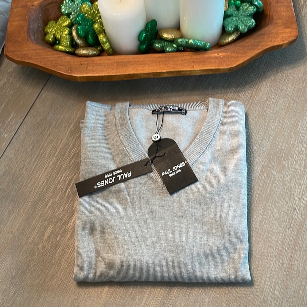 🆕 Paul Jones Men’s Vneck long sleeve sweater in Heather Gray. Size XL